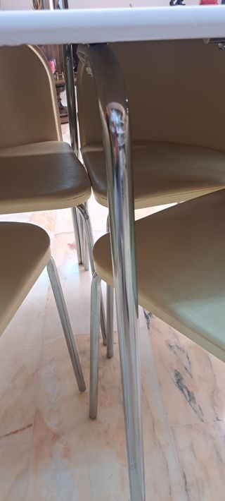 Juego mesa  + 4 sillas