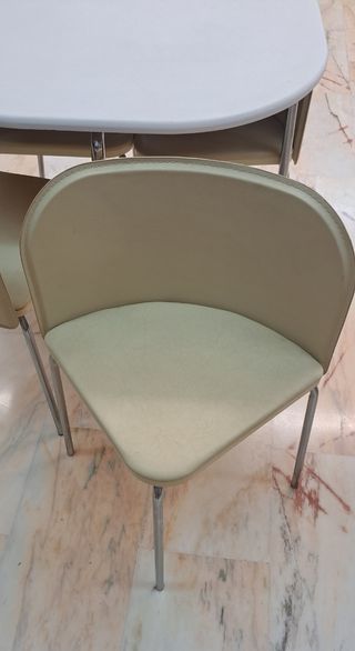 Juego mesa  + 4 sillas