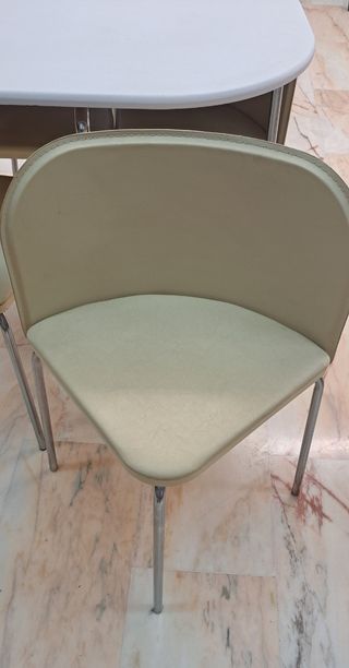 Juego mesa  + 4 sillas