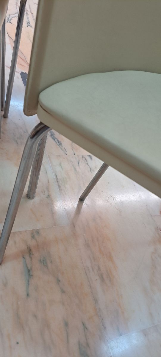 Juego mesa  + 4 sillas