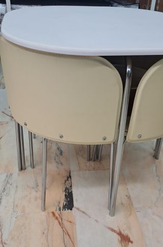 Juego mesa  + 4 sillas