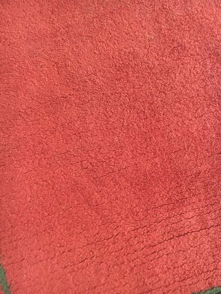 Alfombra granate de lana