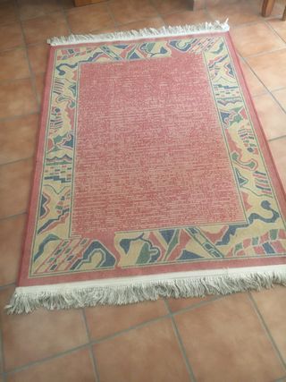 Alfombra granate de lana