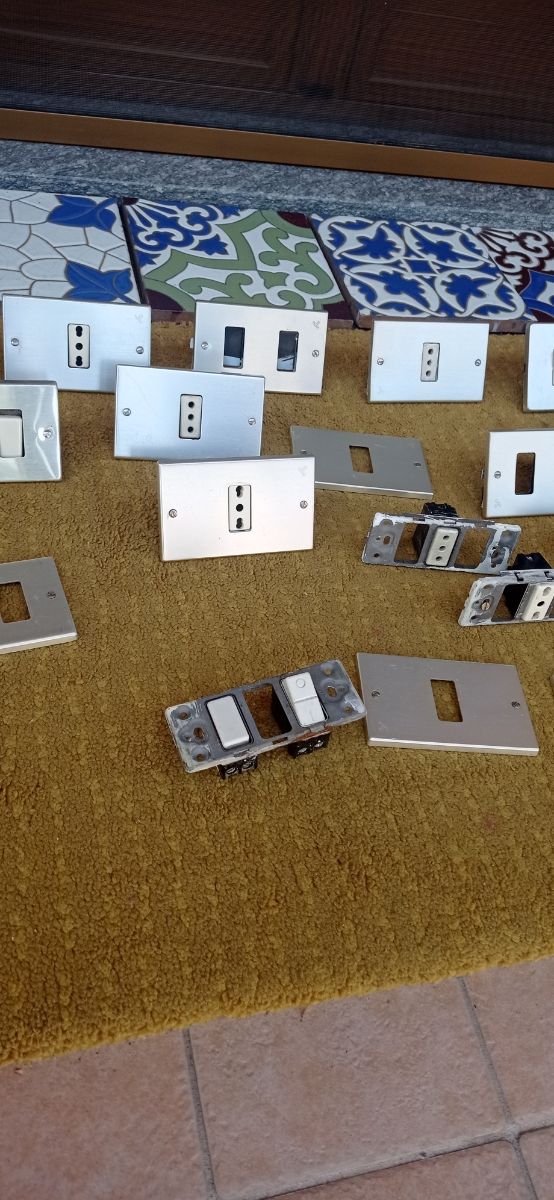 stock lotto placche luce+frutti 