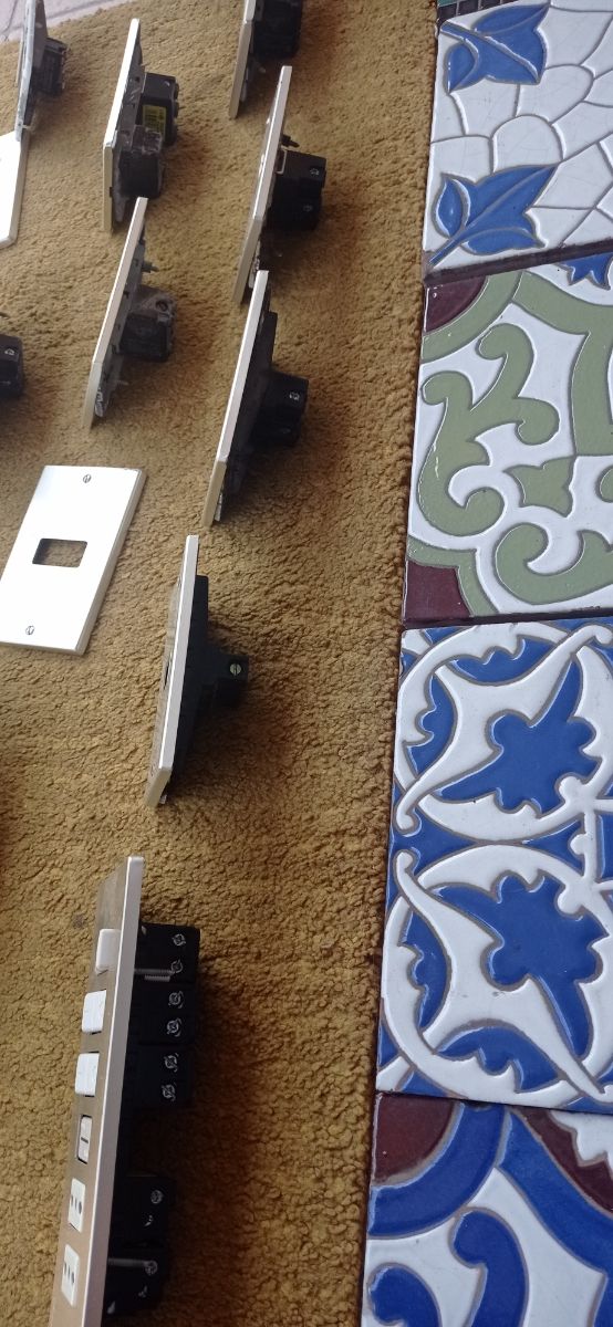 stock lotto placche luce+frutti 