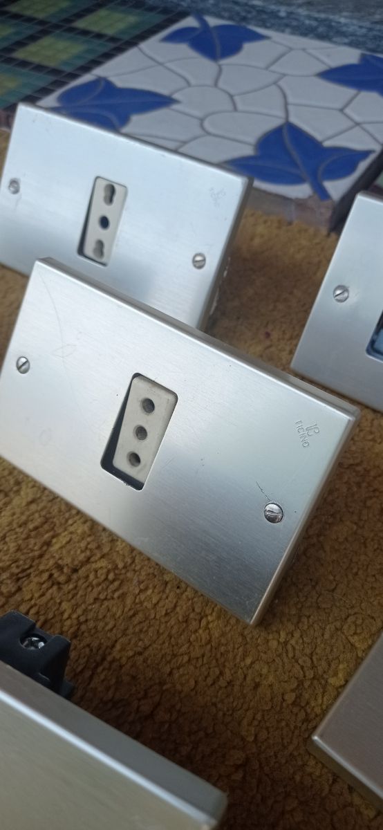 stock lotto placche luce+frutti 