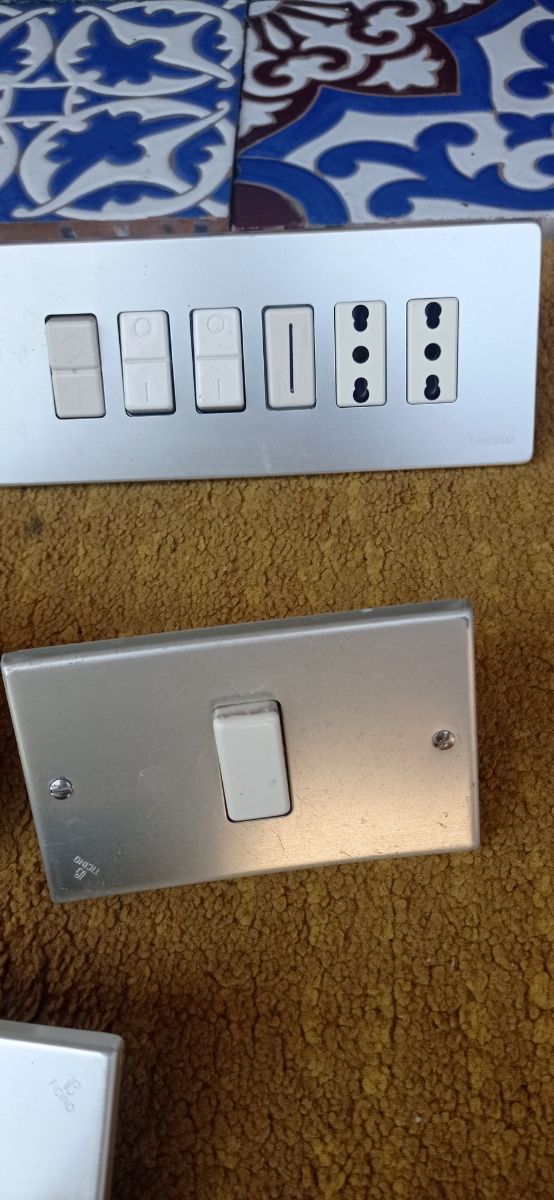 stock lotto placche luce+frutti 