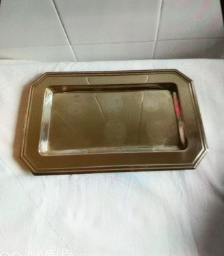 bandeja y carretilla de metal de alpaca plateada