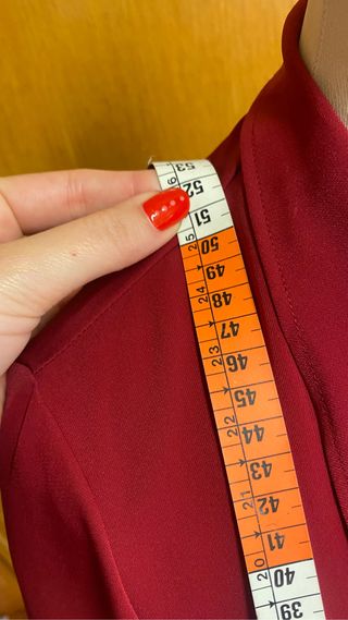 Chaqueta tipo blusa con caída sin cierre roja