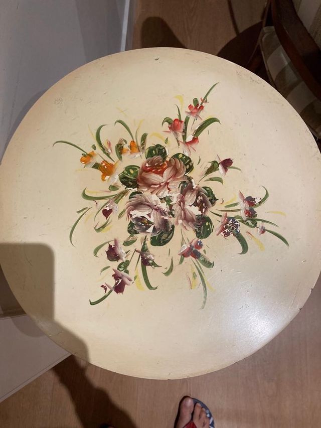 Mesa madera pintada a mano