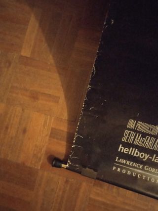 Cartel cine Hellboy Ejército Dorado, con soporte