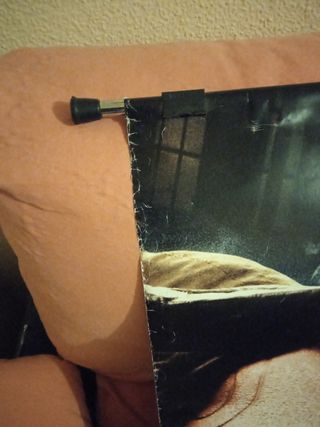 Cartel cine Hellboy Ejército Dorado, con soporte