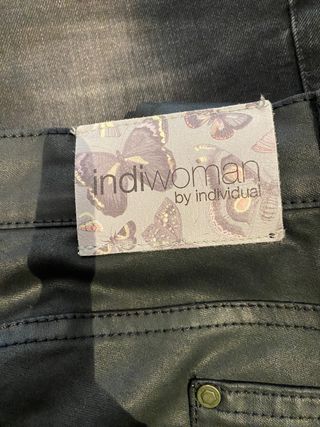 Pantalón efecto cuero de Indiwoman