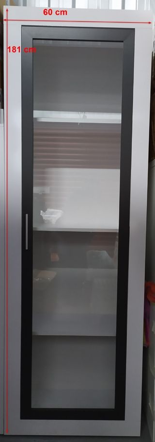 Vitrina de cristal blanco y grafito