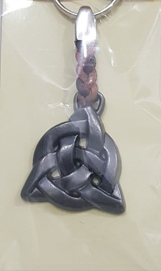 LLAVERO CUERO ZAMAK TRIBAL