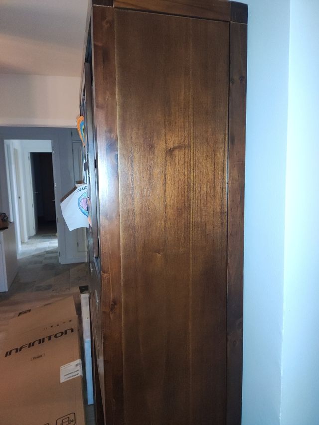 Vitrina mueble Banak madera primera calidad.