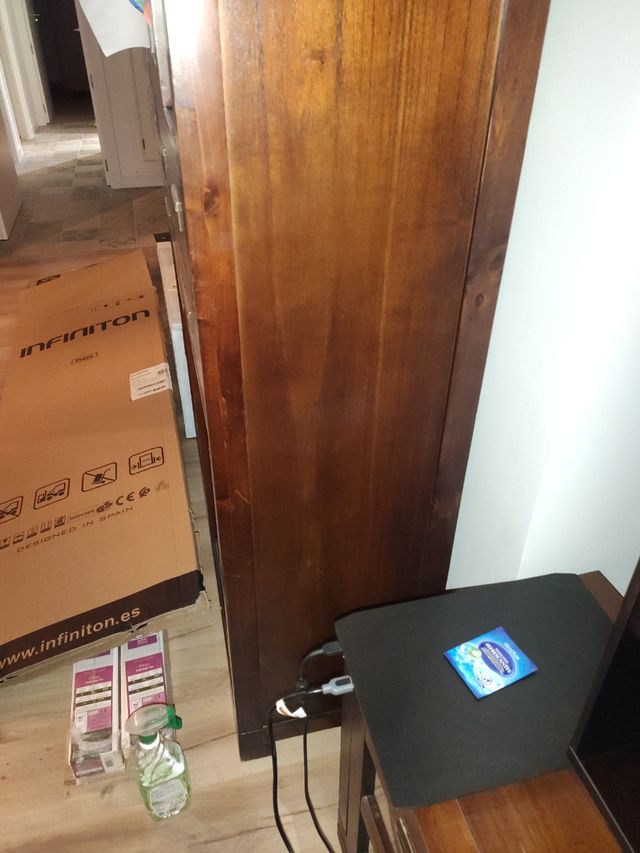 Vitrina mueble Banak madera primera calidad.