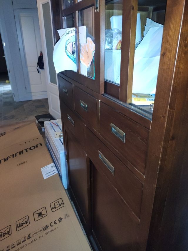 Vitrina mueble Banak madera primera calidad.