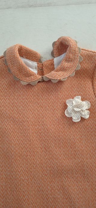 Vestido naranja de espiga para niña. Talla 36M