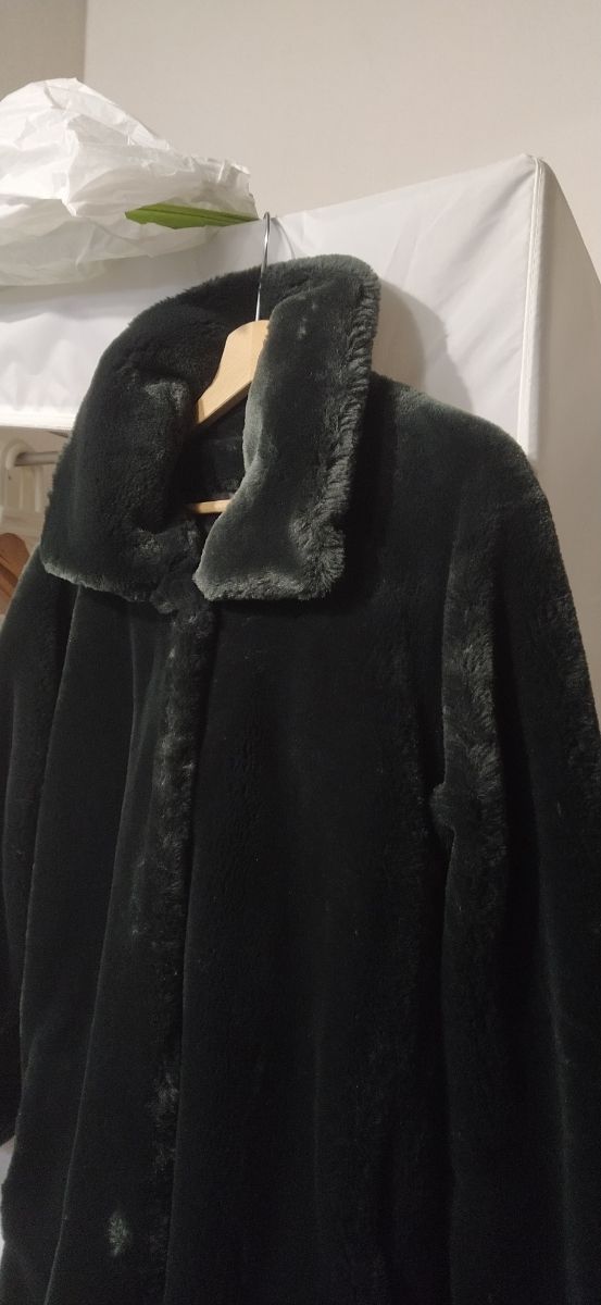 abrigo pelo sintético gris oscuro