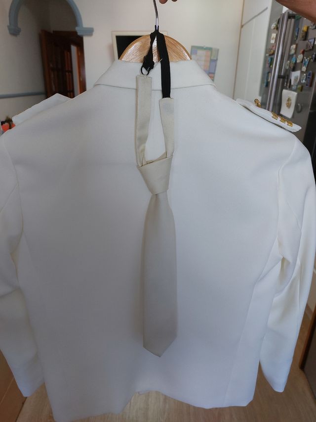 traje comunion niño almirante en blanco ,le falta
