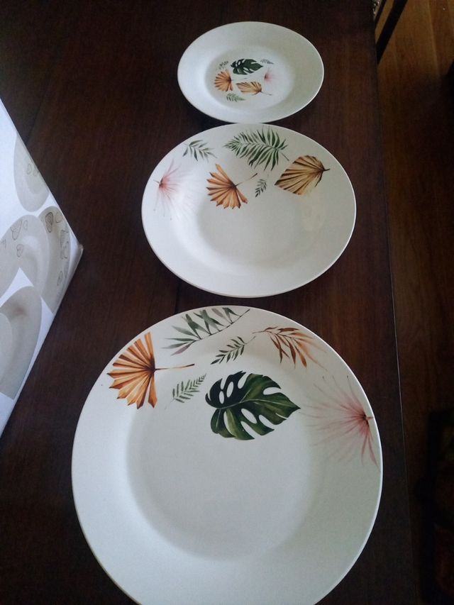 Vajilla de 18 piezas sin estrenar,  ideal .