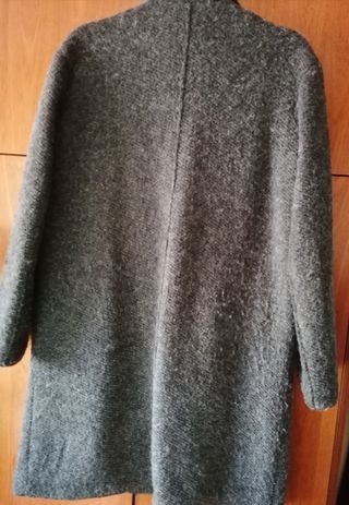 Abrigo jaspeado gris, Zara