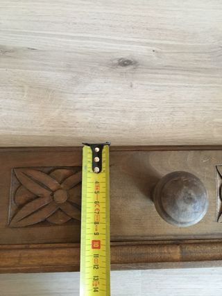 Perchero de pared de madera labrada