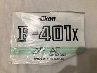 Cámara Nikon F 401X con objetivo