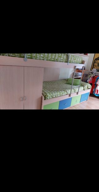 LETTO A CASTELLO, COMODINO E LIBRERIE