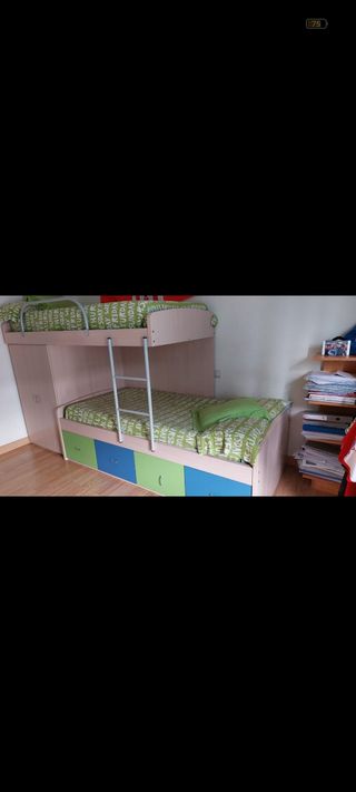 LETTO A CASTELLO, COMODINO E LIBRERIE