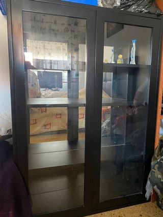 vitrina ,medidas alto 120 por 86 fondo 26
