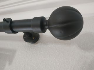 Barra de cortina con terminales redondeados