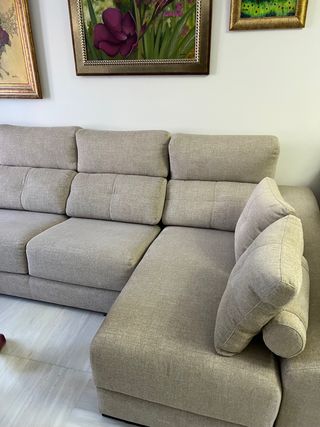 Sofá nuevo con cheislong beige