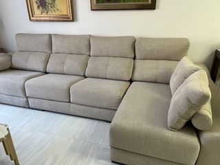 Sofá nuevo con cheislong beige