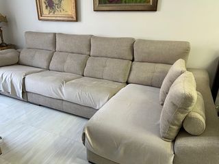Sofá nuevo con cheislong beige