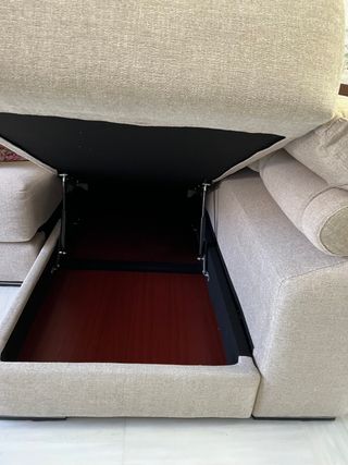 Sofá nuevo con cheislong beige