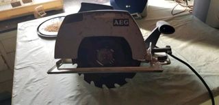 MAQUINA DE CORTAR MADERA.