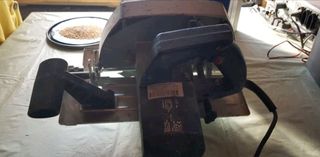 MAQUINA DE CORTAR MADERA.