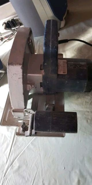 MAQUINA DE CORTAR MADERA.