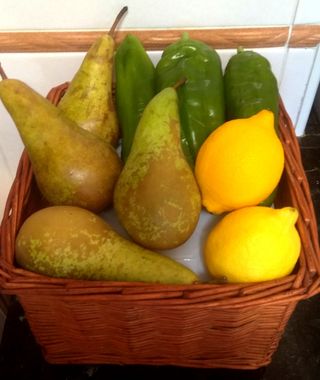 CESTA DE MIMBRE.🧺🍐🍎🫑🍋