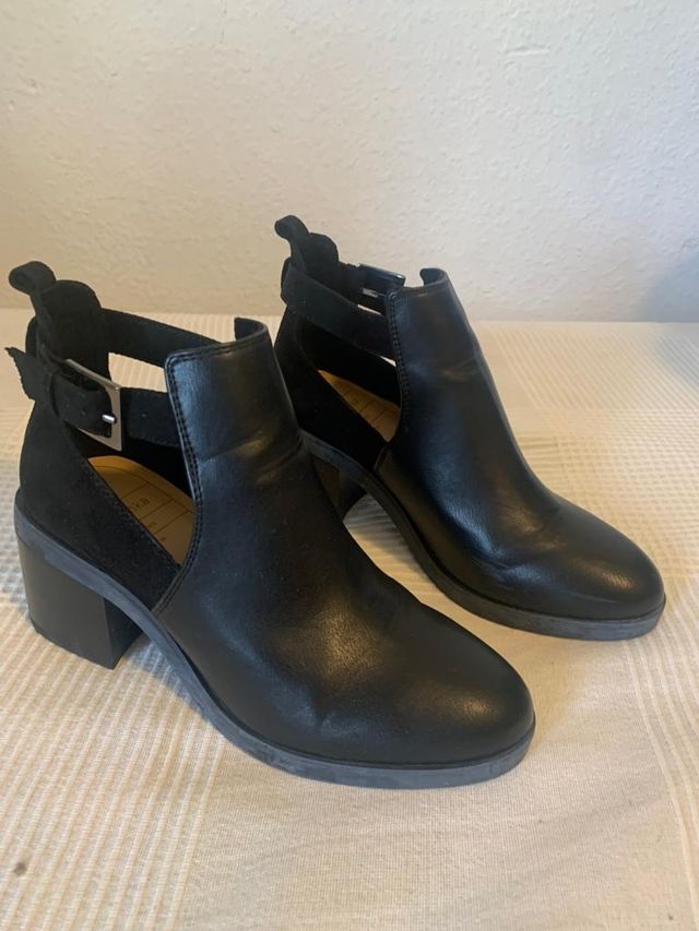 botines negros hebilla plata