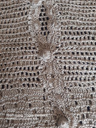 Cardigan in cotone con lavorazione all'uncinetto.