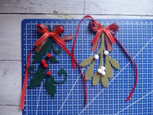 Rametto di vischio o di agrifoglio fatto a mano