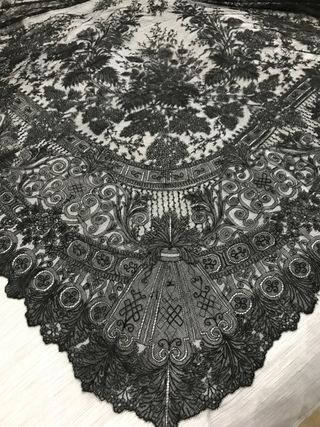 Mantilla española. Chantilly. Indumentaria 