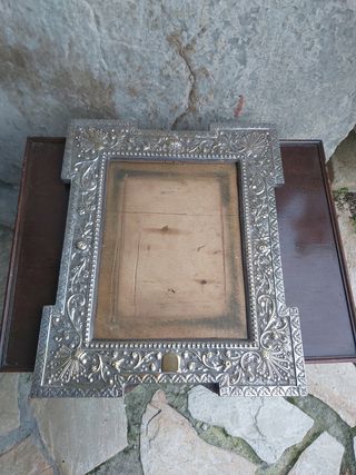 marco plateado.Muy antiguo.Portaretratos.