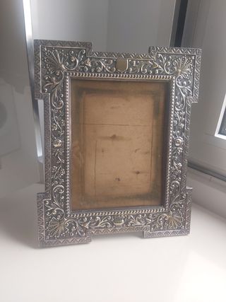 marco plateado.Muy antiguo.Portaretratos.