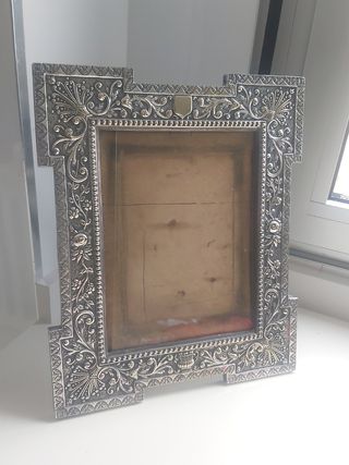 marco plateado.Muy antiguo.Portaretratos.