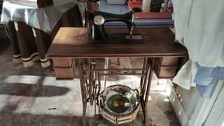 MAQUINA DE COSER ALFA (ANTIGUA)