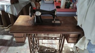 MAQUINA DE COSER ALFA (ANTIGUA)